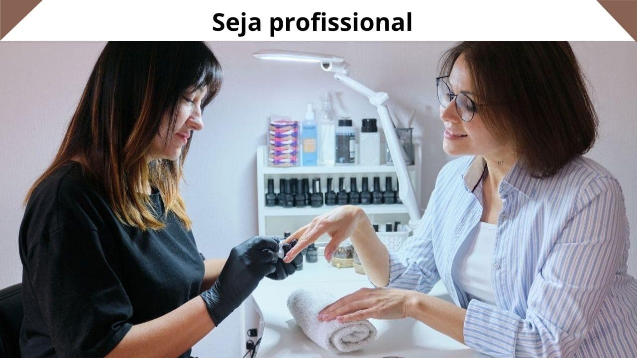 Imagem de unhas bem cuidadas e esmaltadas, destacando qualidade, brilho e acabamento profissional do serviço de manicure.