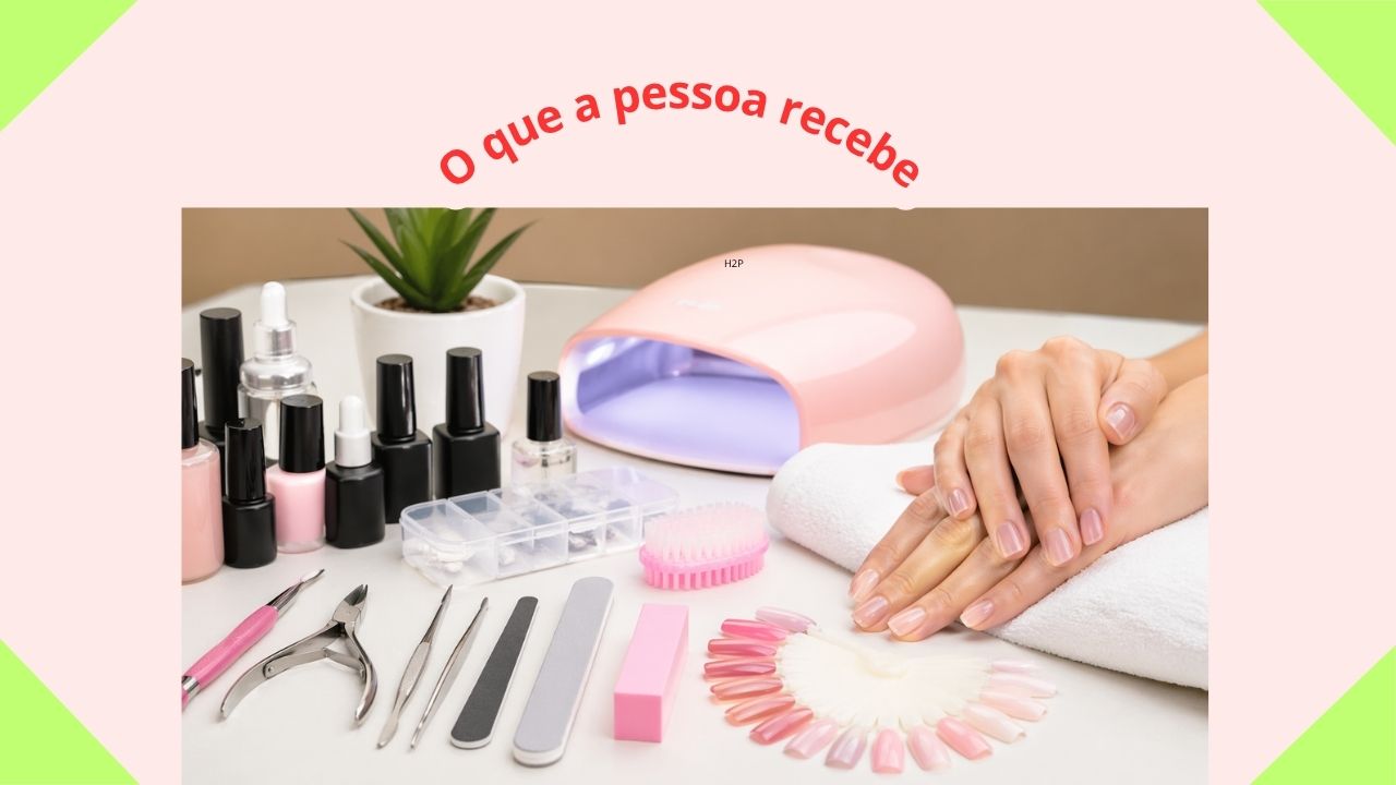 Imagem de materiais de estudo de manicure, como ferramentas, esmaltes e uma profissional assistindo a aulas, representando aprendizado completo e acesso ao conteúdo do curso.
