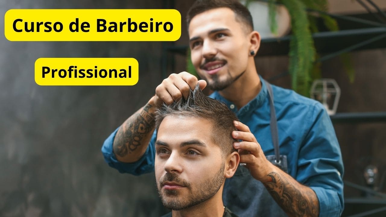 Barbeiro profissional realizando corte masculino moderno em cliente durante aula de curso de barbearia.